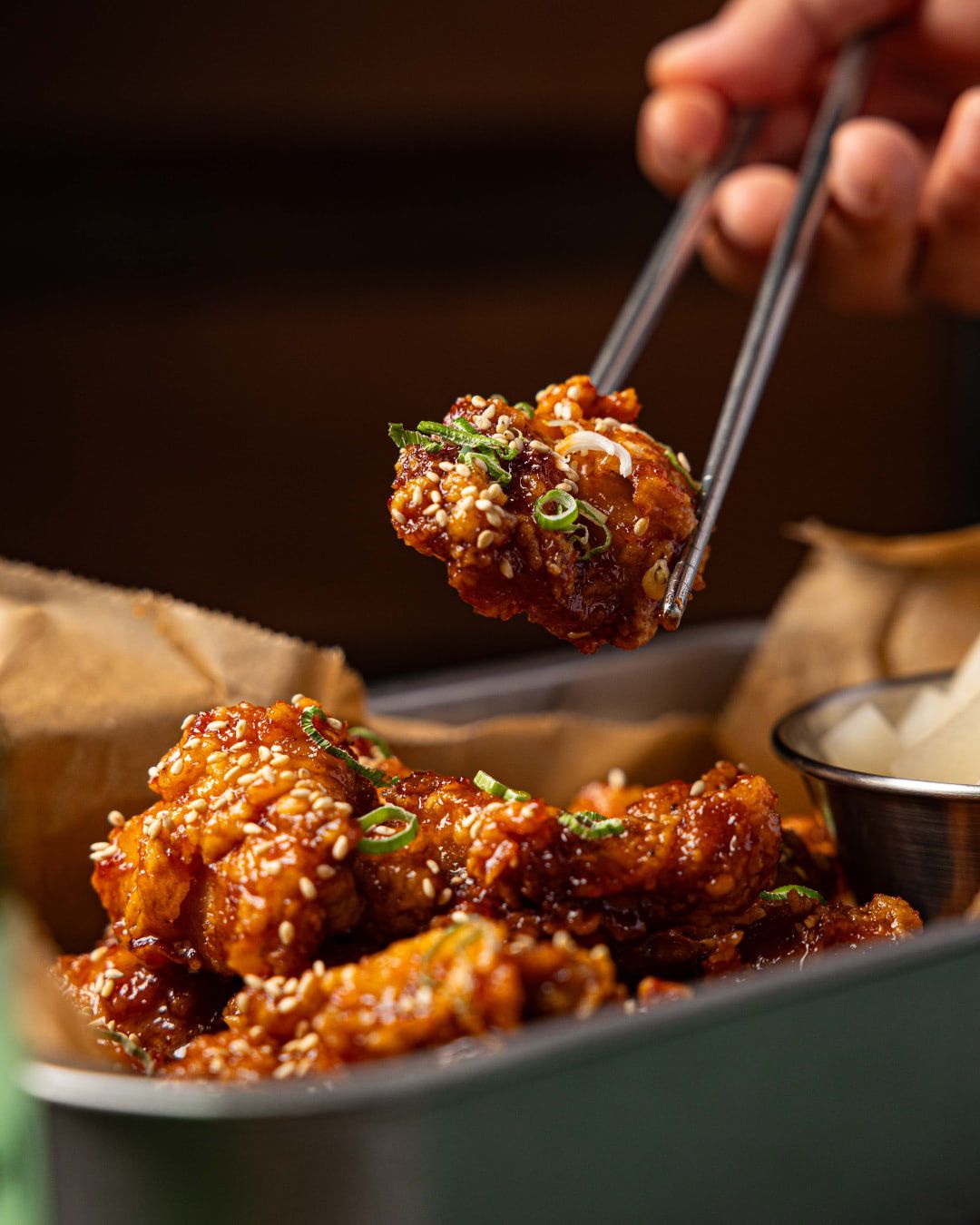 Boneless sweet chilli und pickled radish